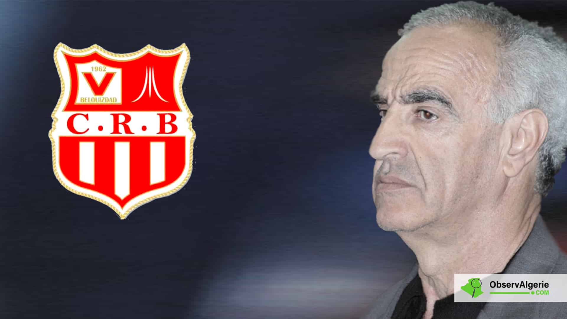 Saïd Allik et le logo de son club, le CRB