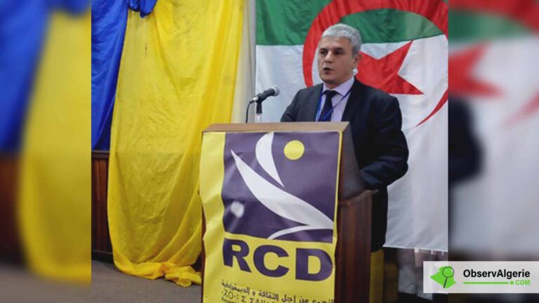Photo de Mohcine Belabbas président du RCD en train de parler devant un pupitre