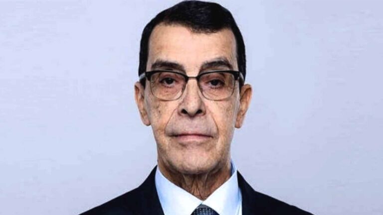 Le général-major Hocine Benhadid