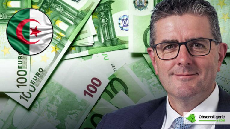 L'ambassadeur de l'UE à Alger John O'Rourke avec le drapeau de l'Algérie, sur fond de billets en euro L'ambassadeur de l'UE à Alger John O'Rourke avec le drapeau de l'Algérie, sur fond de billets en euro