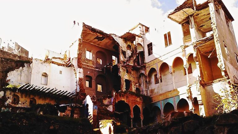 Un vieux bâtiment à Alger