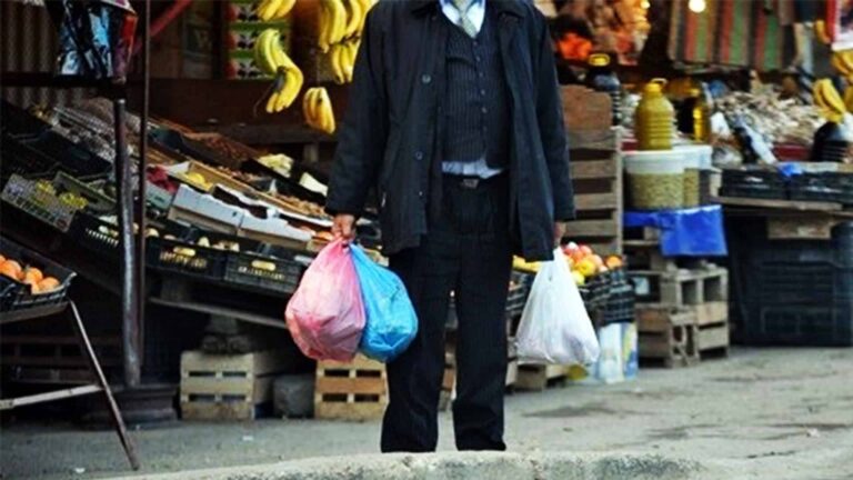 Illustration : Un homme dans un marché en Algérie Illustration : Un homme dans un marché en Algérie