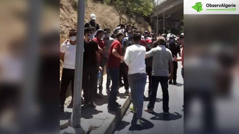 Photo : Des ressortissants marocains bloqués en Algérie