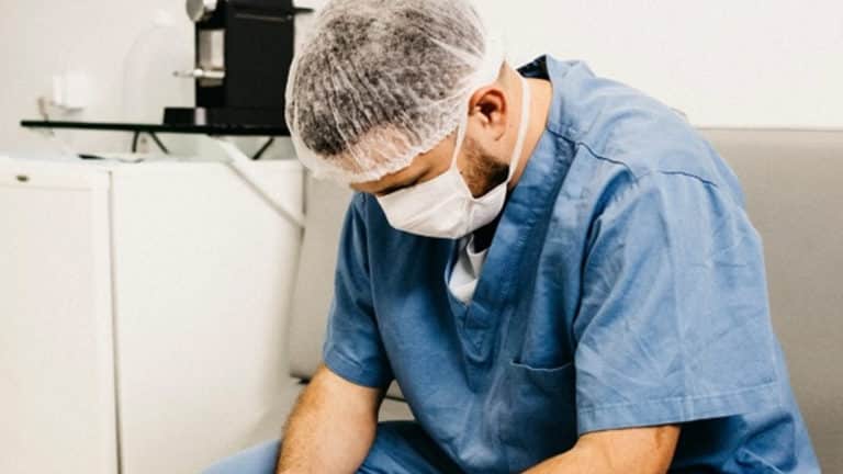 Algérie : Atteint du Covid-19, un médecin abandonné dans une loge sombre (Témoignage)