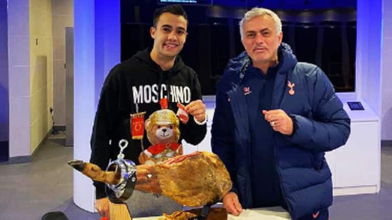 Photo : José Mourinho et Sergio Reguilon