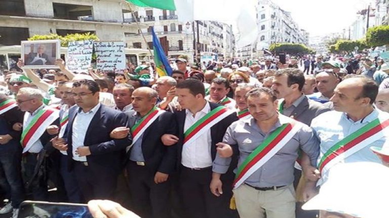 Photo : une chasse aux maires et aux élus en Kabylie