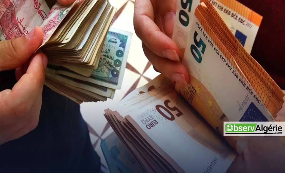 Billets d'euro et de dinar échangés au marché noir. Crédits : ObservAlgérie