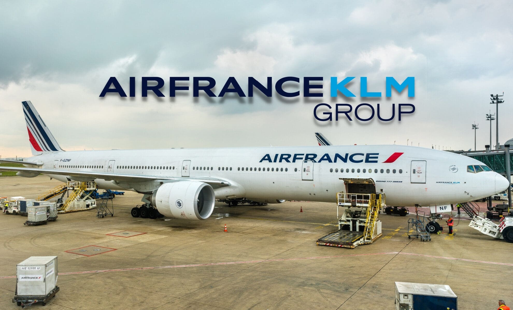 Montage : Logo du groupe Air France-KLM sur la photo d'un avion d'Air France