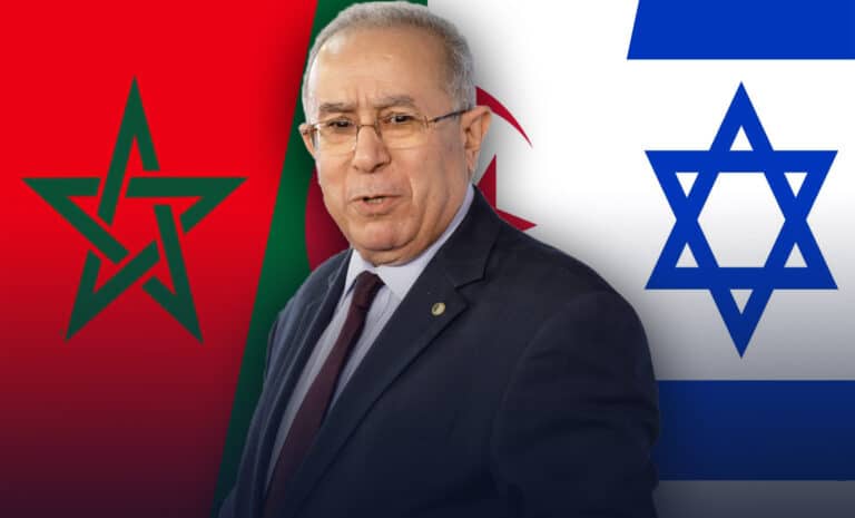 Ramtane Lamamra sur fond de drapeau du Maroc, d'Algérie et d'Israël