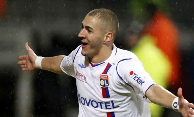 Karim Benzema, avec le maillot de l'OL (Olympique lyonnais)