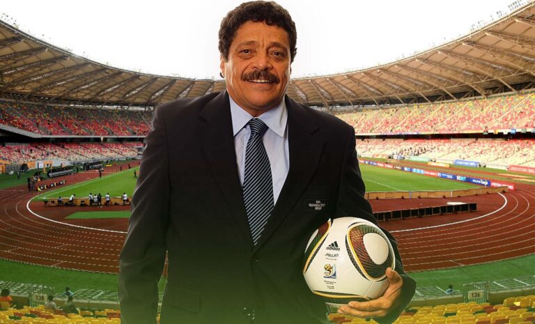 Abdel Moneim Hussein sur fond de stade au Cameroun