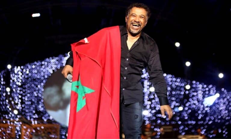 cheb khaled avec le drapeau marocain