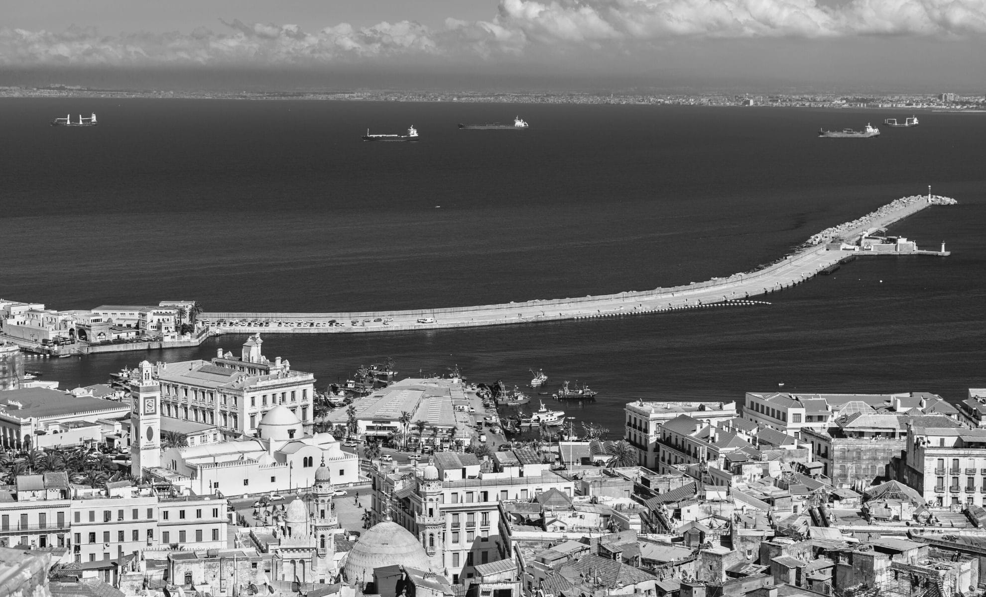 Alger, noir et blanc (source : Getty Images Pro)