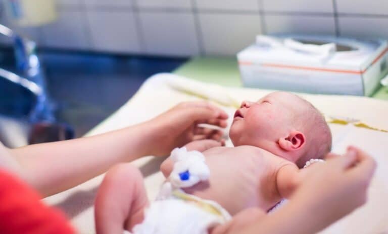 Bébé à la maternité