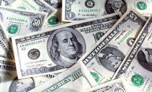 Algérie : comment un employé a piégé sa propre banque avec 28 500 dollars en faux billets