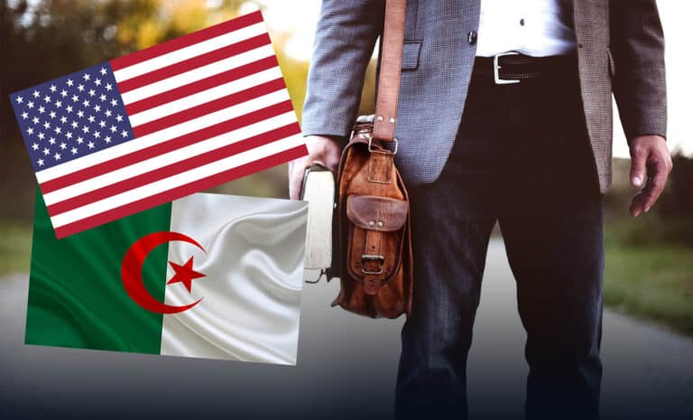 Drapeaux des USA et de l'Algérie, avec un enseignant tenant un sac à main Drapeaux des USA et de l'Algérie, avec un enseignant tenant un sac à main