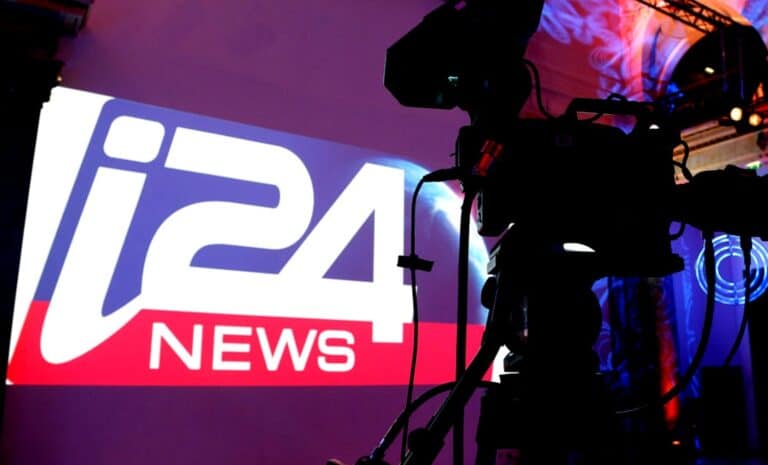 Logo de i24News, chaîne de télévision israélienne