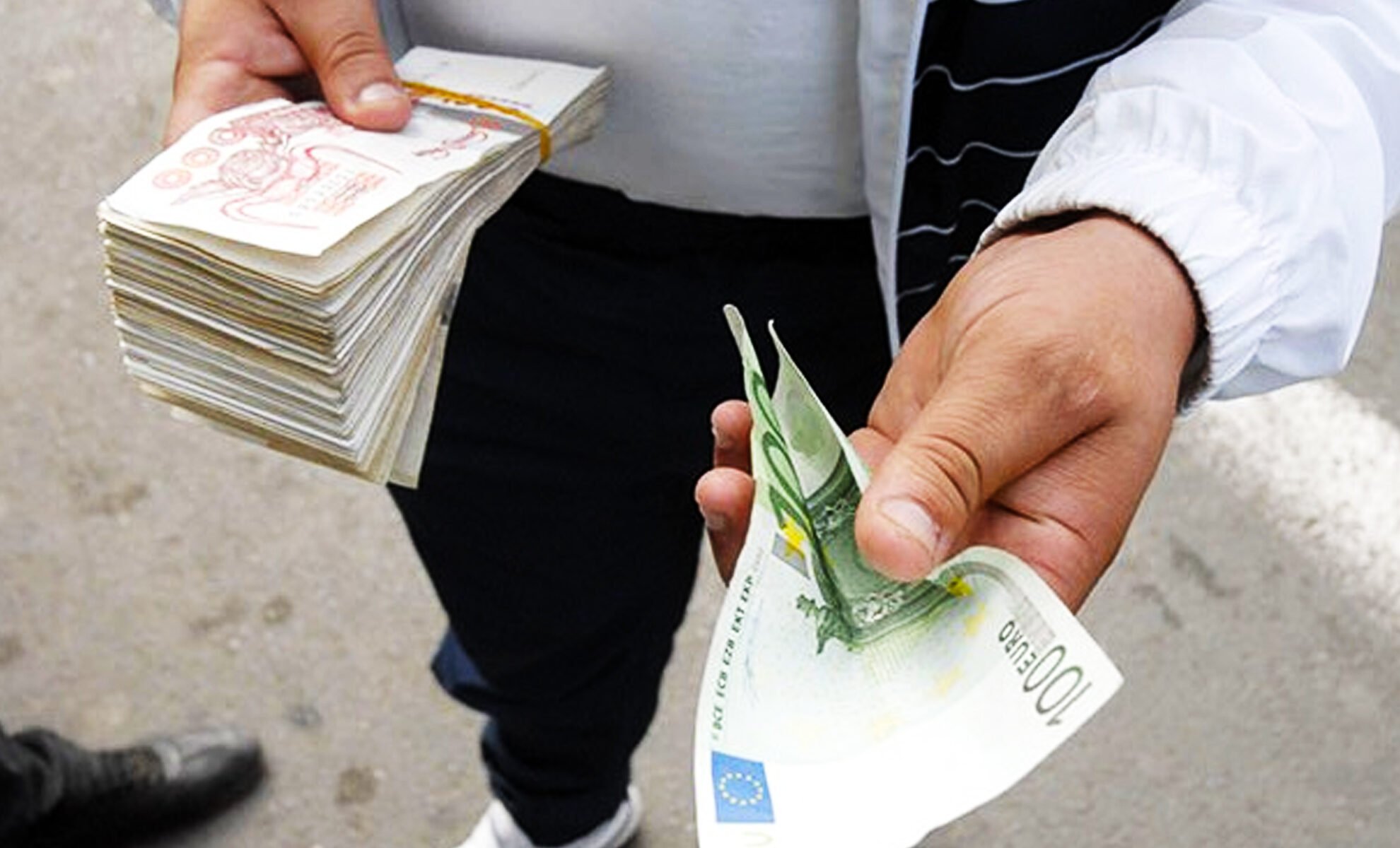 Taux de change -Marché noir - Algérie - euro - dollar - dinar