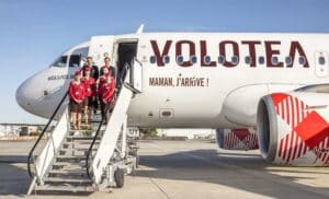 Avion de Volotea, avec un équipage sur la rampe