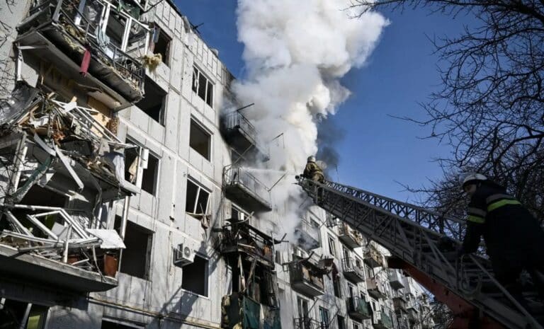 Bâtiment détruit lors des bombardements russes à Kyiv (Ukraine)