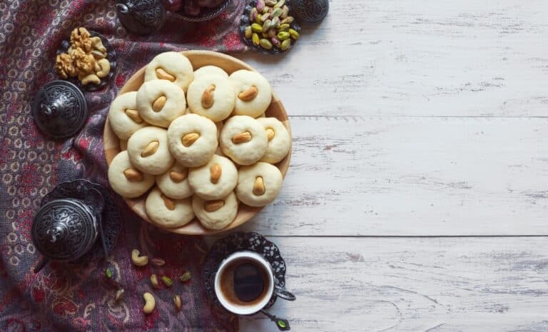 Eid eats. Ghorayeba sweets. Cookies of El Fitr Islamic Feast - Friandises de l'Aïd el-Fitr