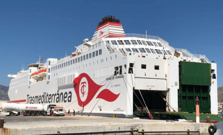 Bateau de Trasmediterránea