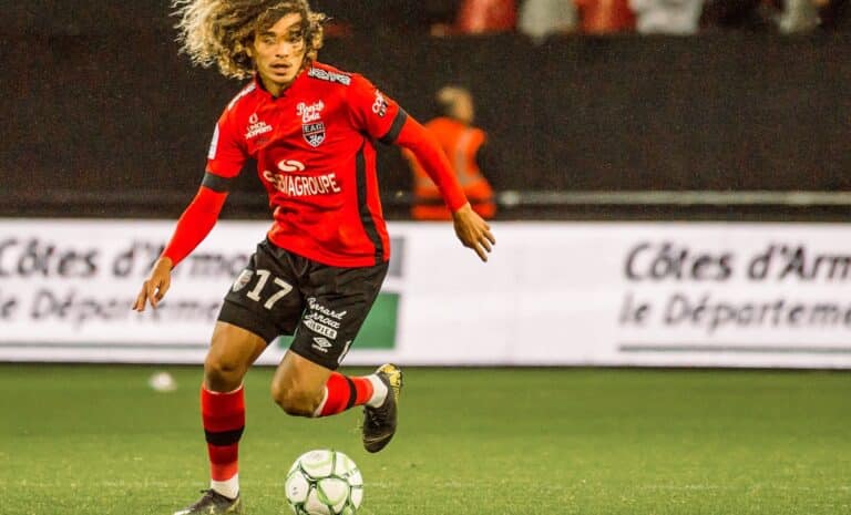 Mehdi Boudjemaa, footballeur international algérien