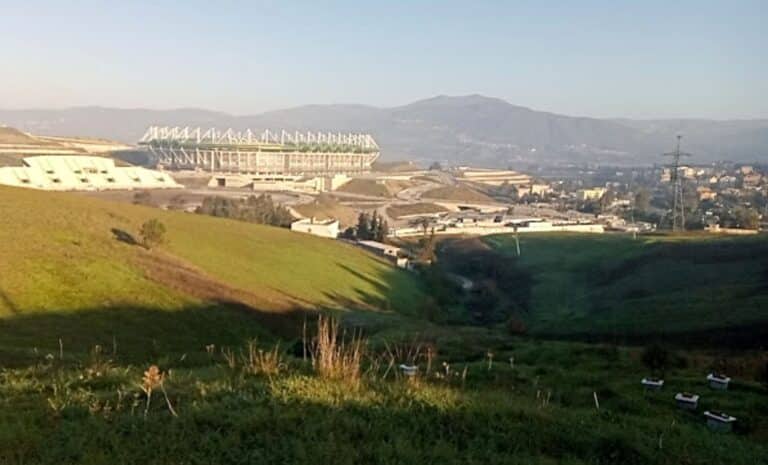 Stade de Tizi-Ouzou, vu de loin