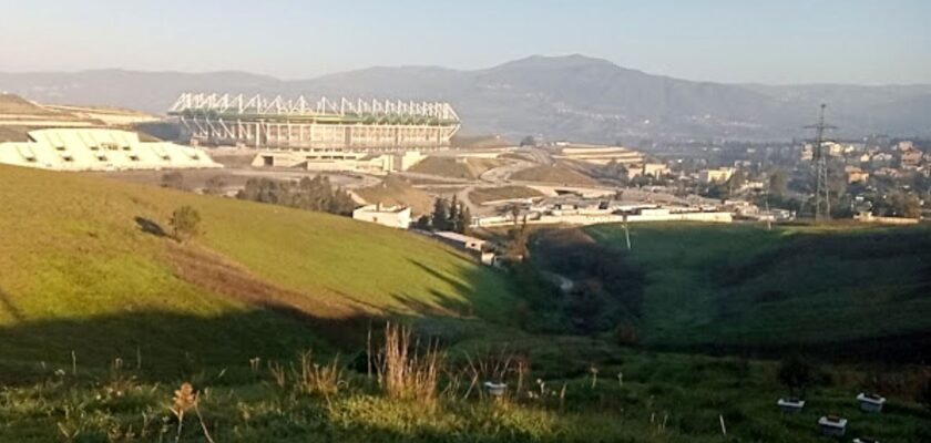 Stade de Tizi-Ouzou, vu de loin