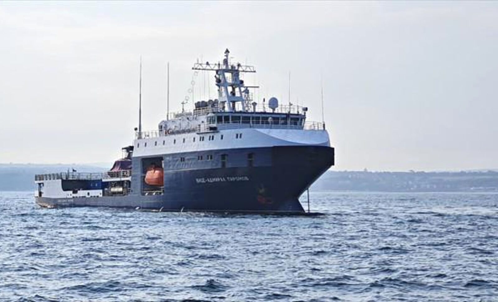 Des navires de guerre russes accostent au port d'Alger