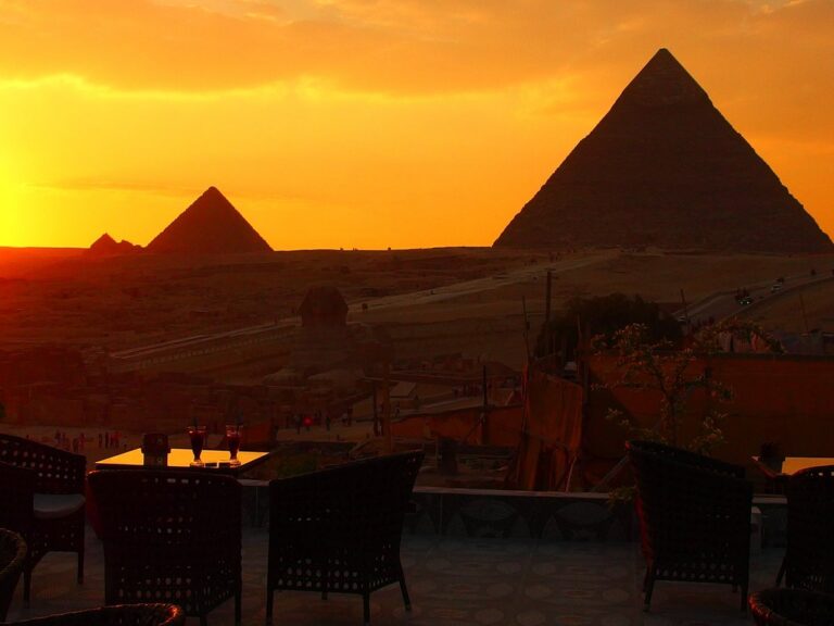 Vue depuis l'hôtel Pyramids Valley en Egypte