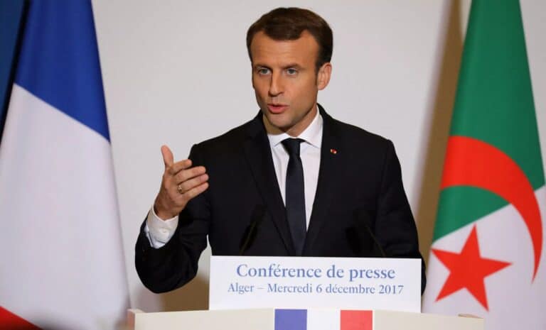 Emmanuel Macron, en conférence de presse à Alger