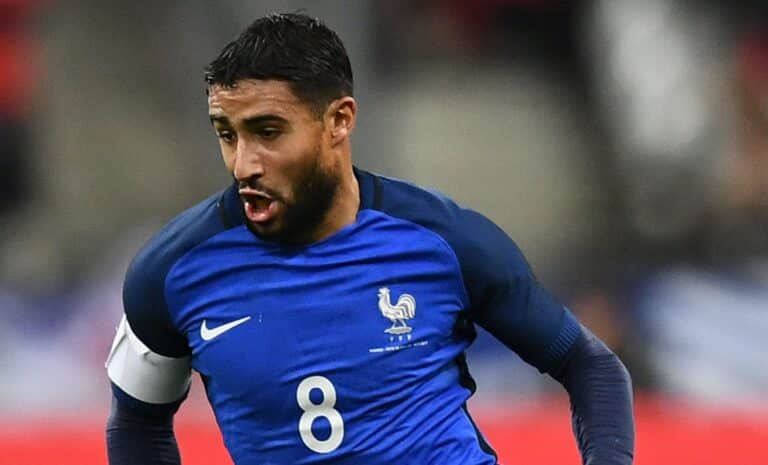 Le Franco-Algérien Nabil Fekir avec le maillot de l'Équipe de France