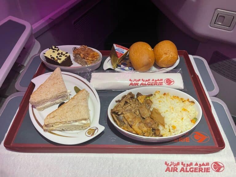 Air Algérie revient sur sa décision de ne pas servir de repas « à tout le monde » durant le ramadan