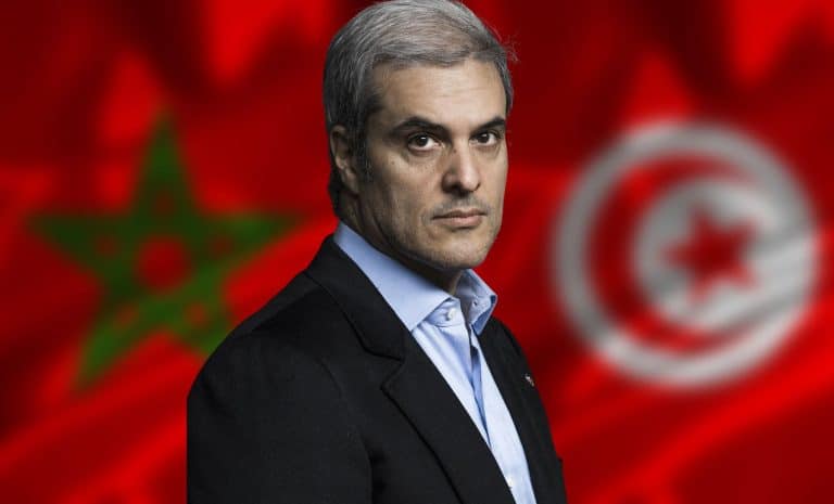 Hicham ben Abdallah Alaoui sur fond des drapeaux du Maroc et de la Tunisie