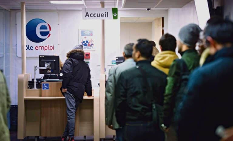 File d'attende dans un bureau de Pôle emploi en France