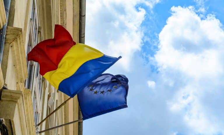 Drapeau de la Roumanie et de l'UE