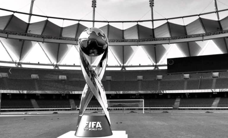 Trophée de la Coupe du monde de football des U17 (noir et blanc)