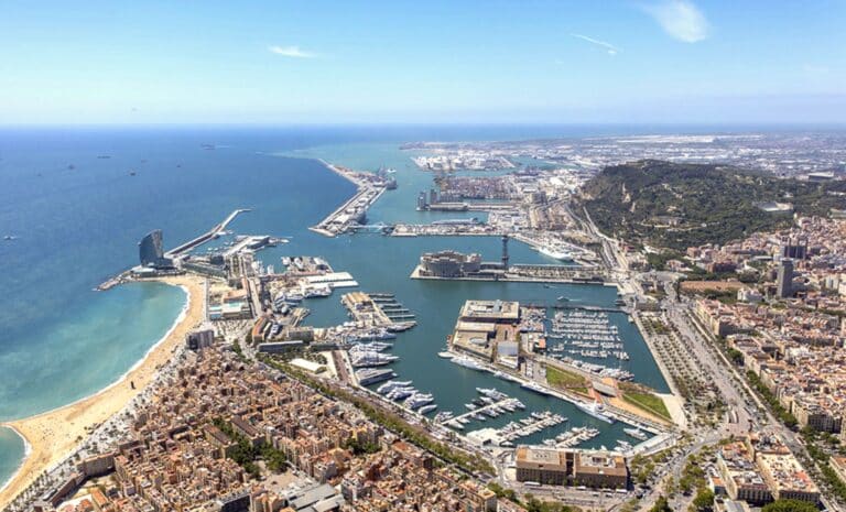 Vue sur le port de Barcelone