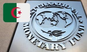 Logo du FMI sur une plaque en métal, et drapeau de l'Algérie