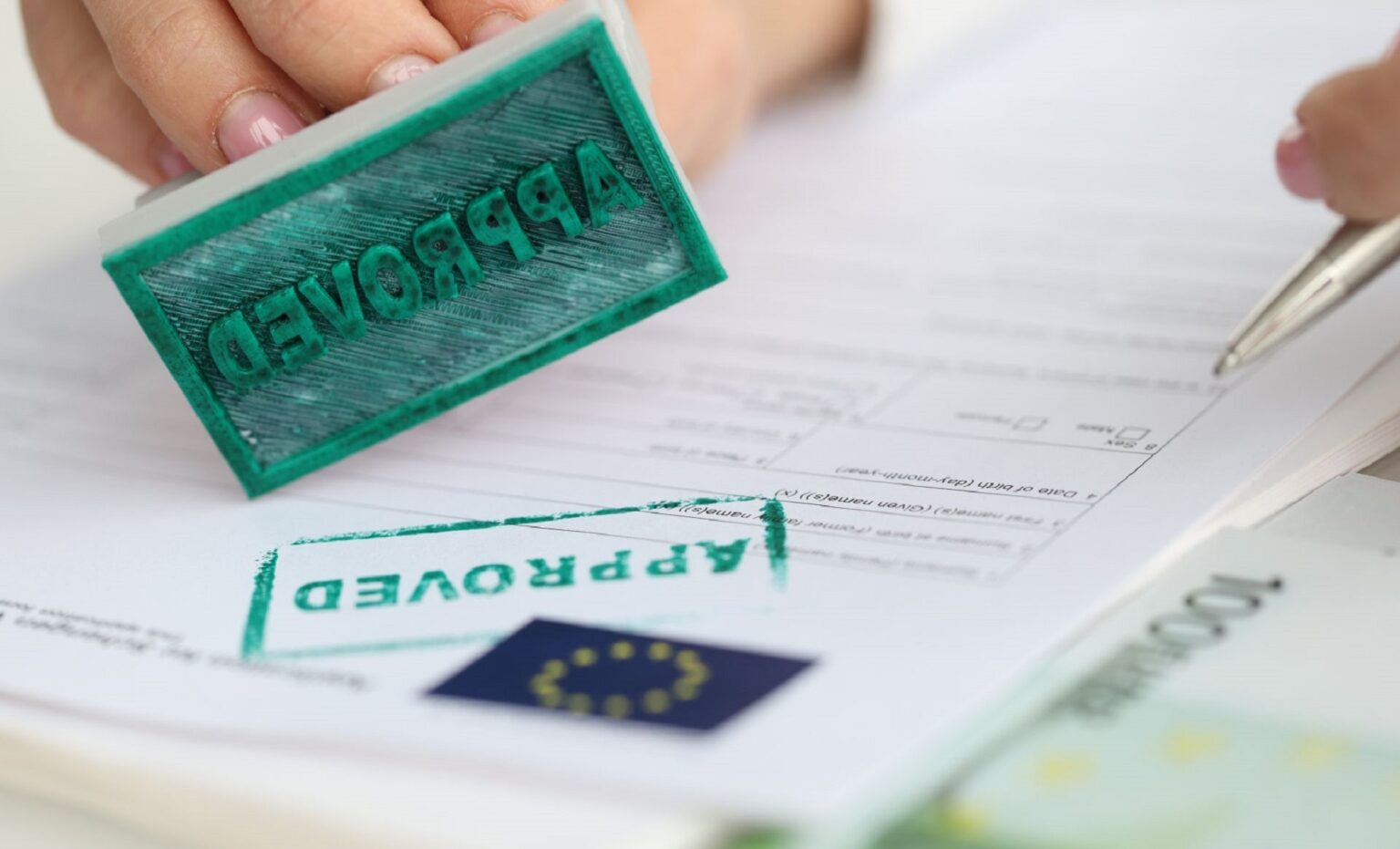 Ce que vous risquez si vous êtes embauchés sans permis de travail en Europe