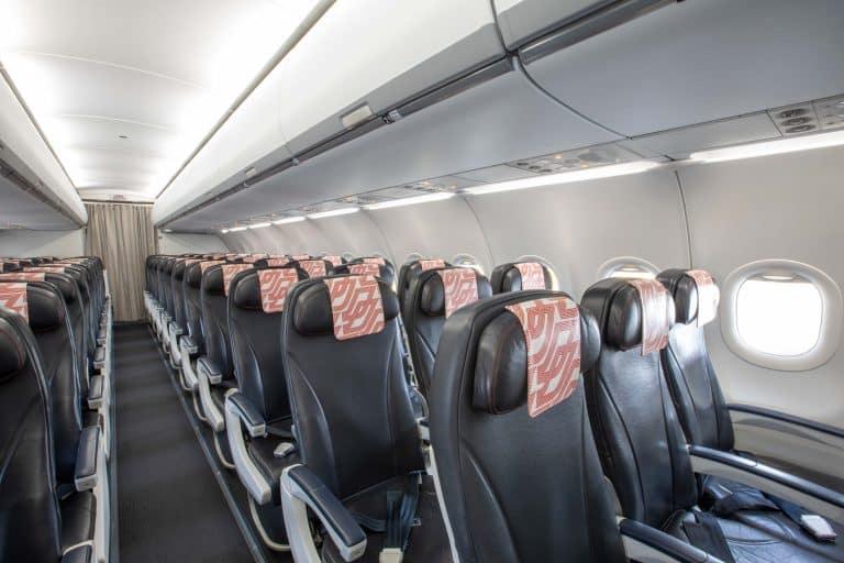 Intérieur d'un avion Airbus A 320 en classe économique