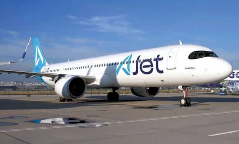 Avion AJet sur le tarmac