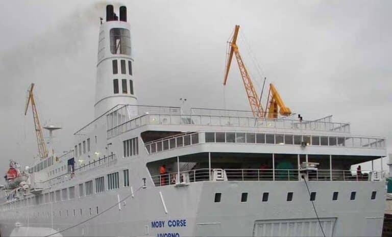 Moby Corse, rebaptisé Santa Cruz par SARL Aures