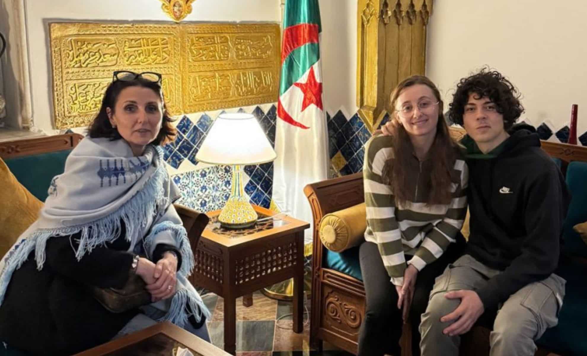 Nathalie Dunoir avec ses deux enfants à Alger à la découverte de ses origines algériennes Nathalie Dunoir avec ses deux enfants à Alger à la découverte de ses origines algériennes