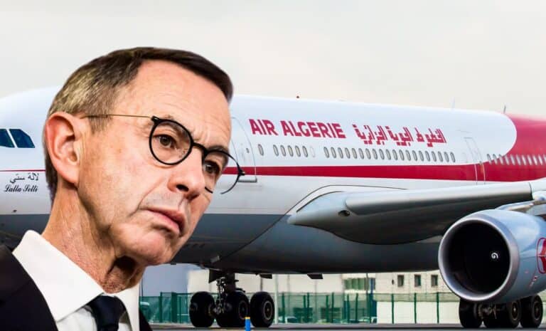 Bruno Retailleau su fond d'avion d'Air Algérie