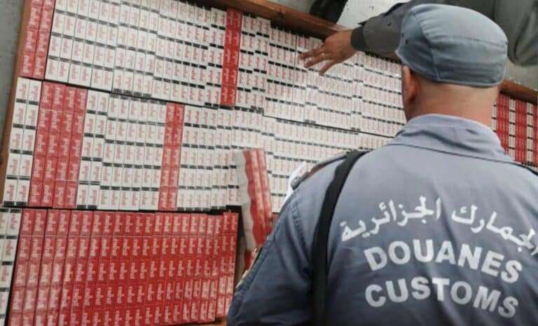 Un voyageur algérien essaye de transporter en cachette des cigarettes vers Marseille