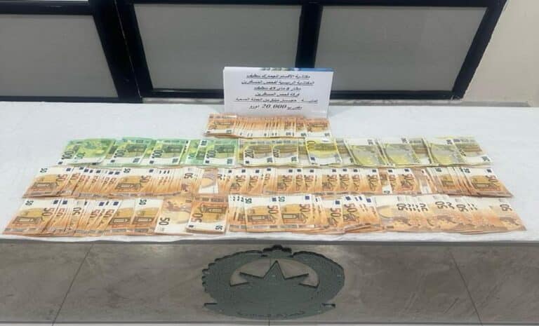 Algérie : 20 000 euros saisis sur une passagère arrivée de France