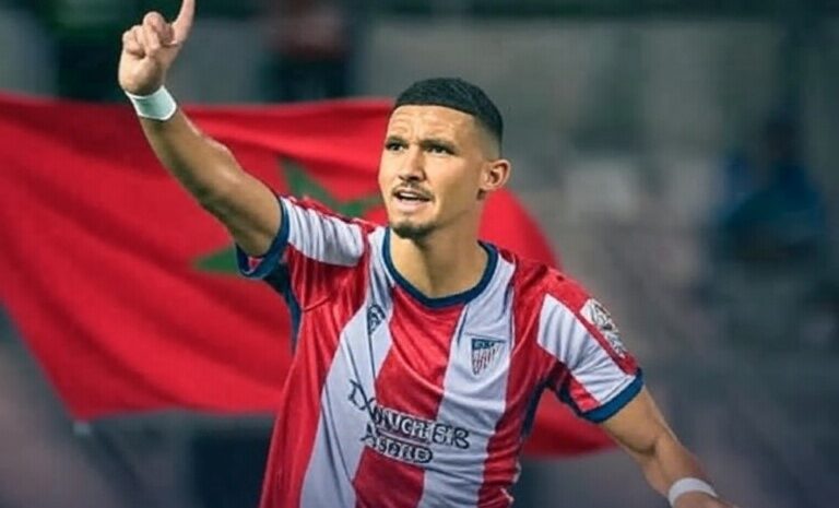 Un footballeur professionnel marocain rejoint l’Espagne à la nage