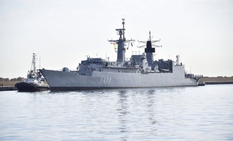 Une frégate de l’OTAN accoste au port d’Alger